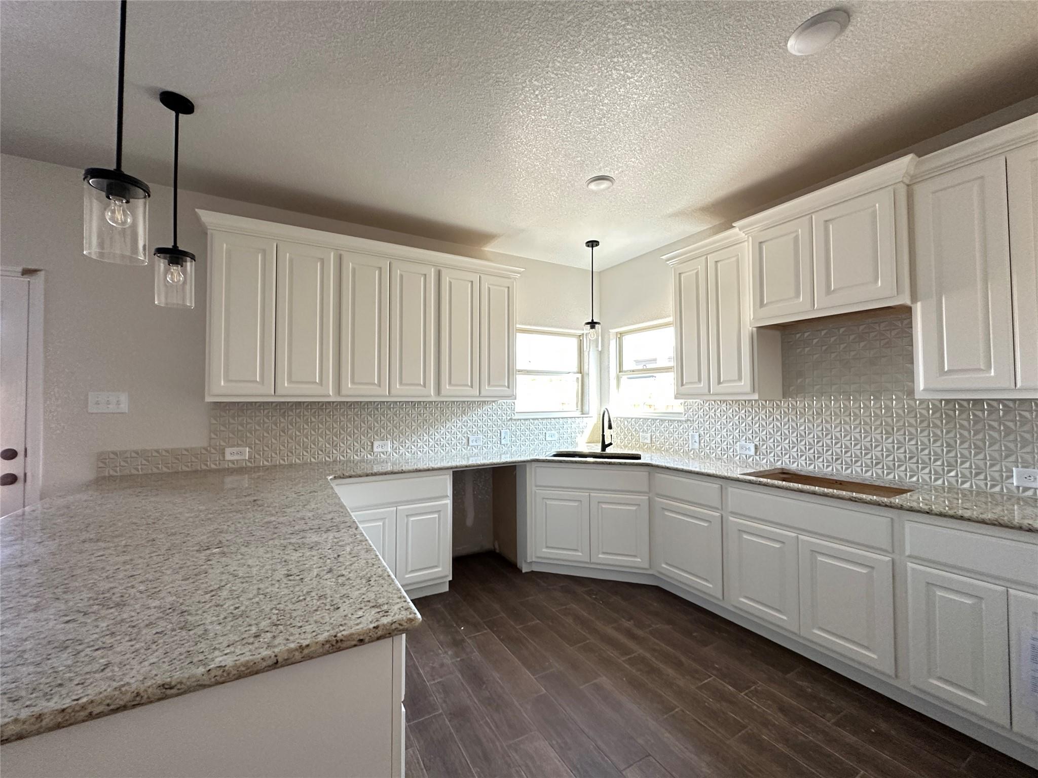 718 Golden Eagle Dr, Salado, TX 76571