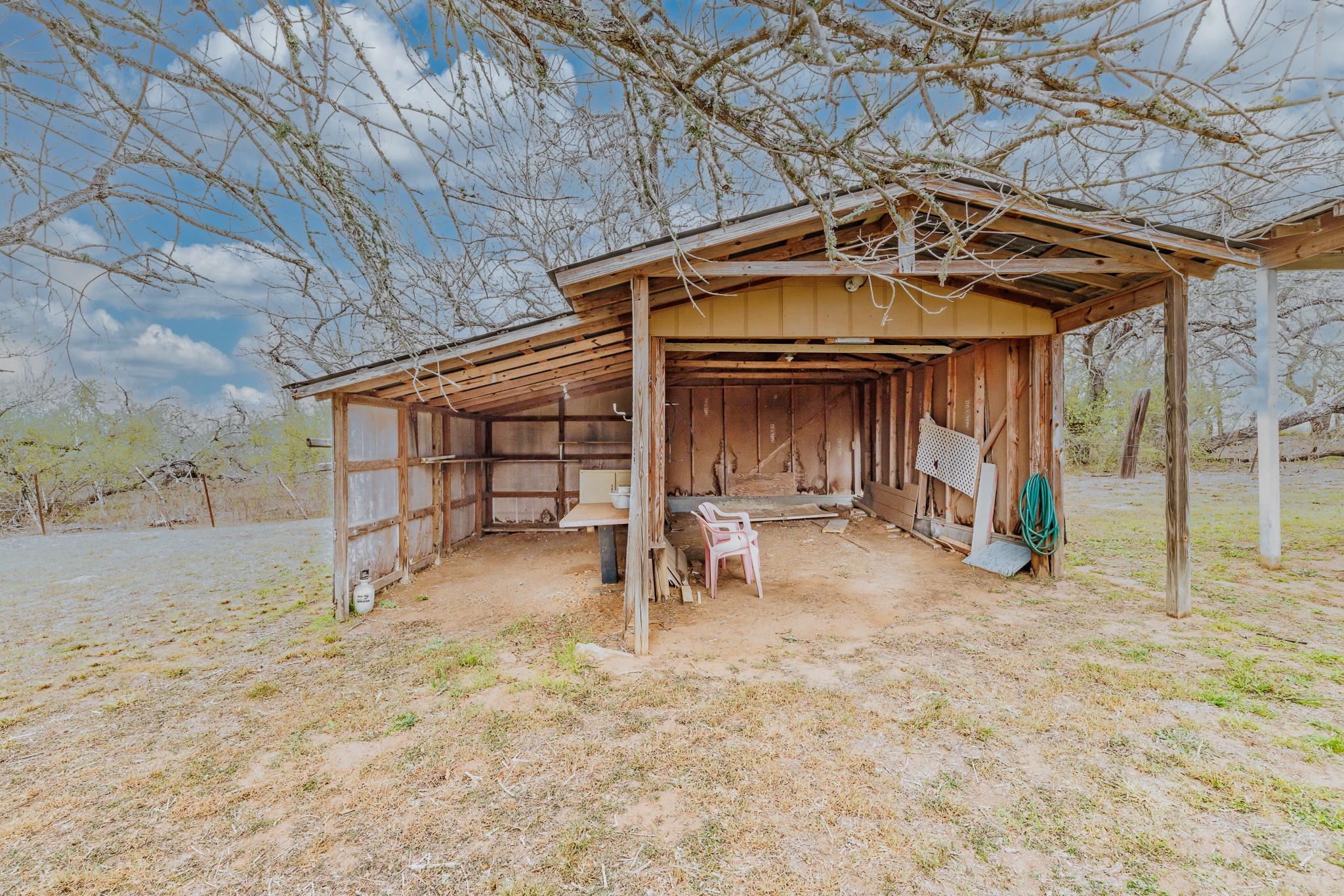 406 Carpenter St, Smiley, TX 78159