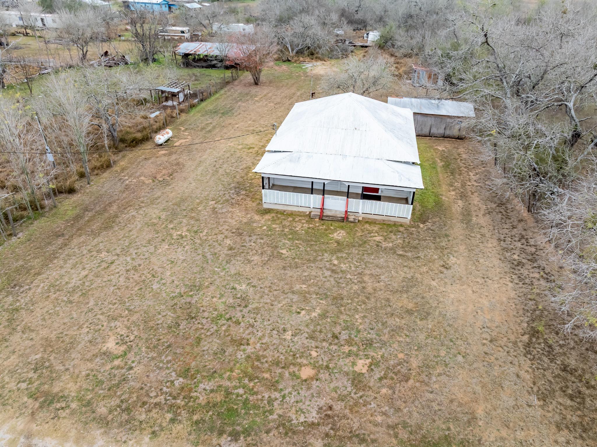 406 Carpenter St, Smiley, TX 78159