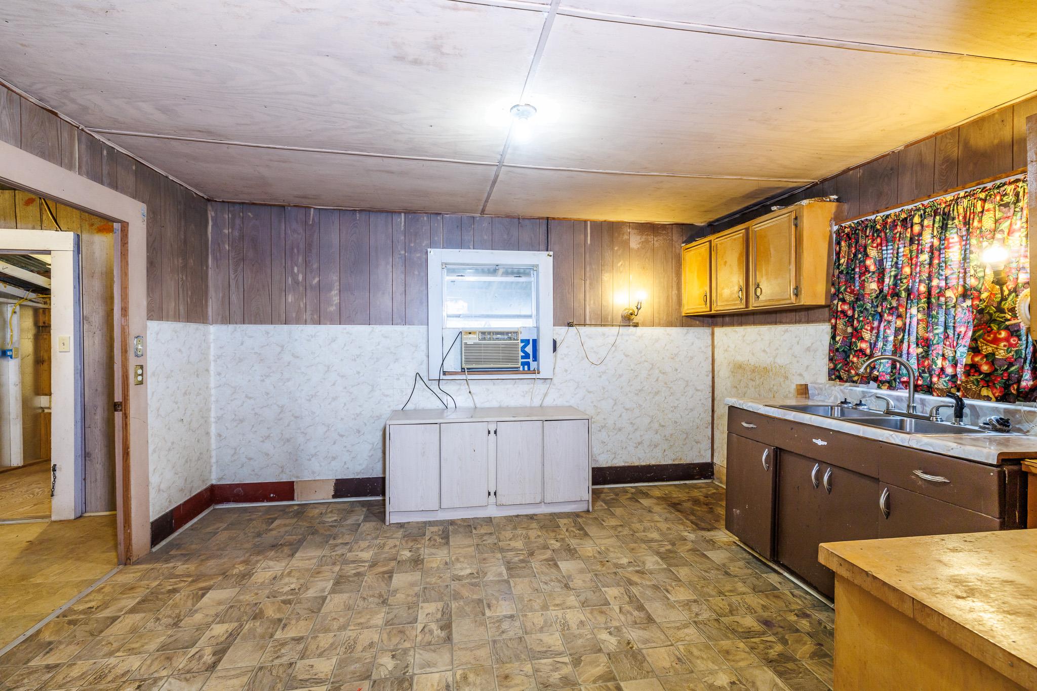 406 Carpenter St, Smiley, TX 78159