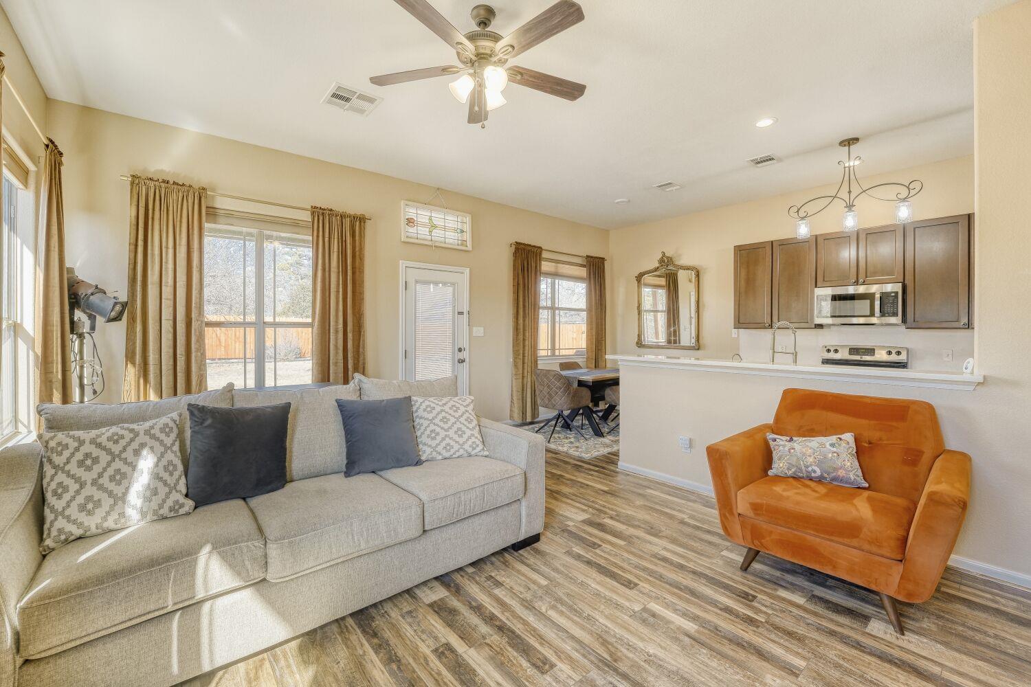 320 Kaanapali Ln, Bastrop, TX 78602