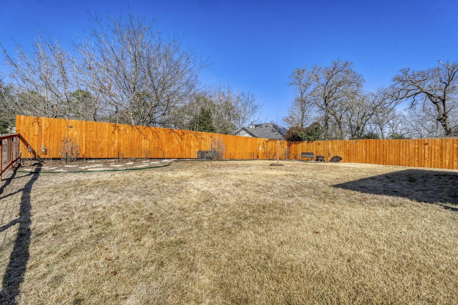 320 Kaanapali Ln, Bastrop, TX 78602