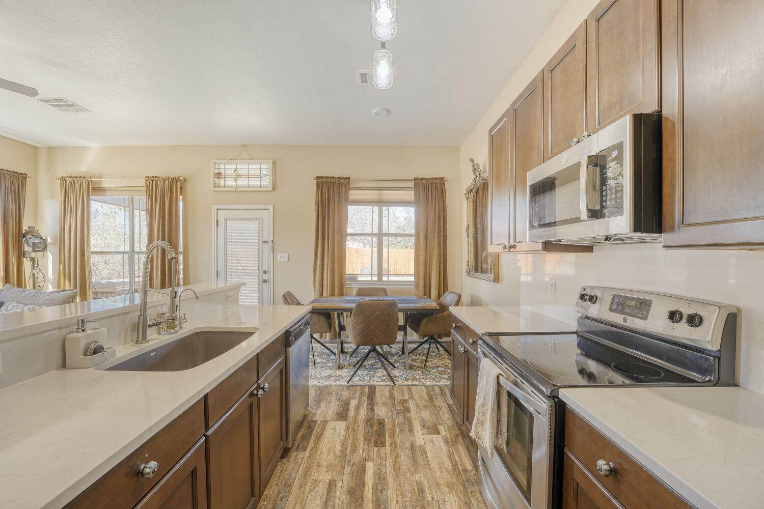 320 Kaanapali Ln, Bastrop, TX 78602