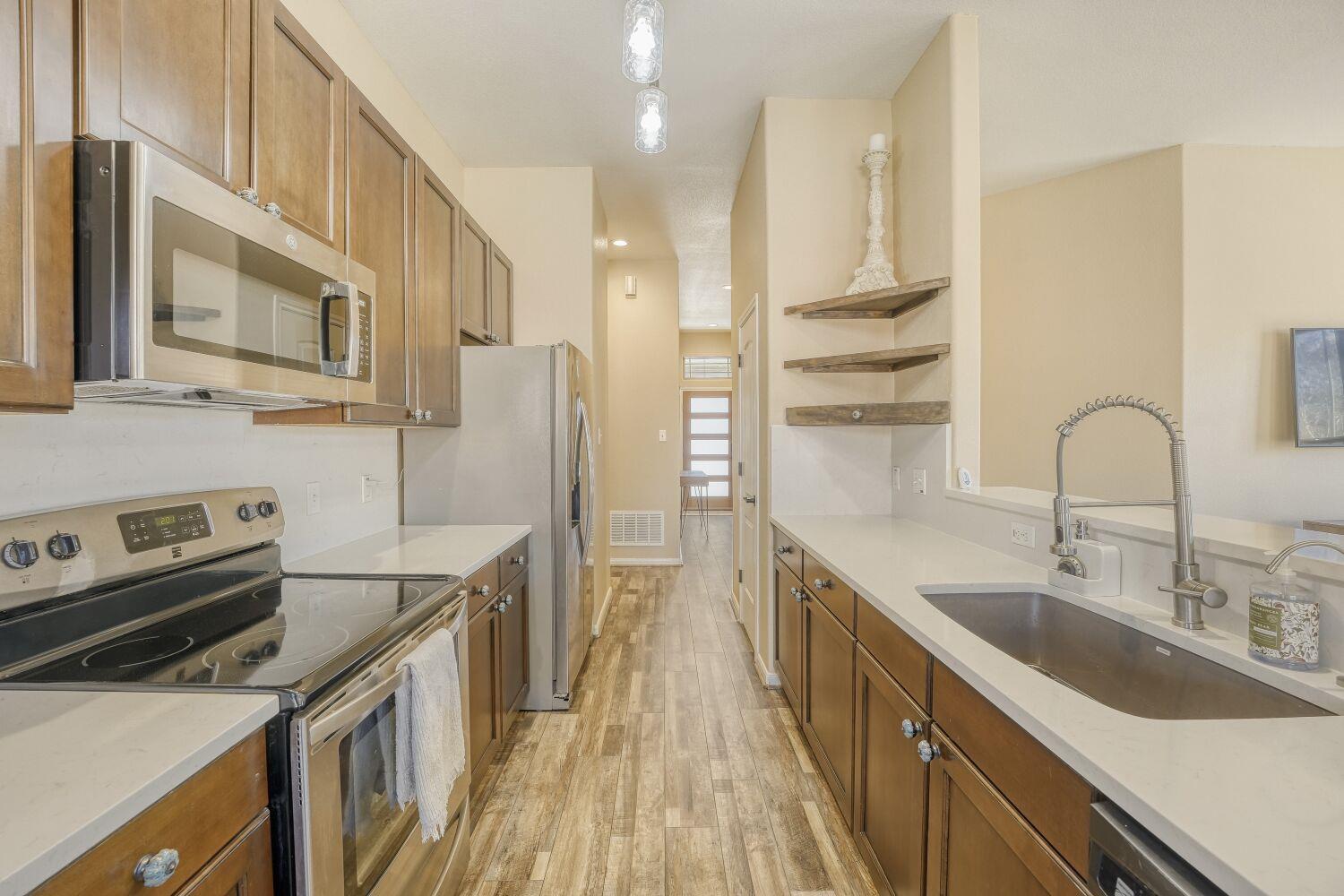 320 Kaanapali Ln, Bastrop, TX 78602