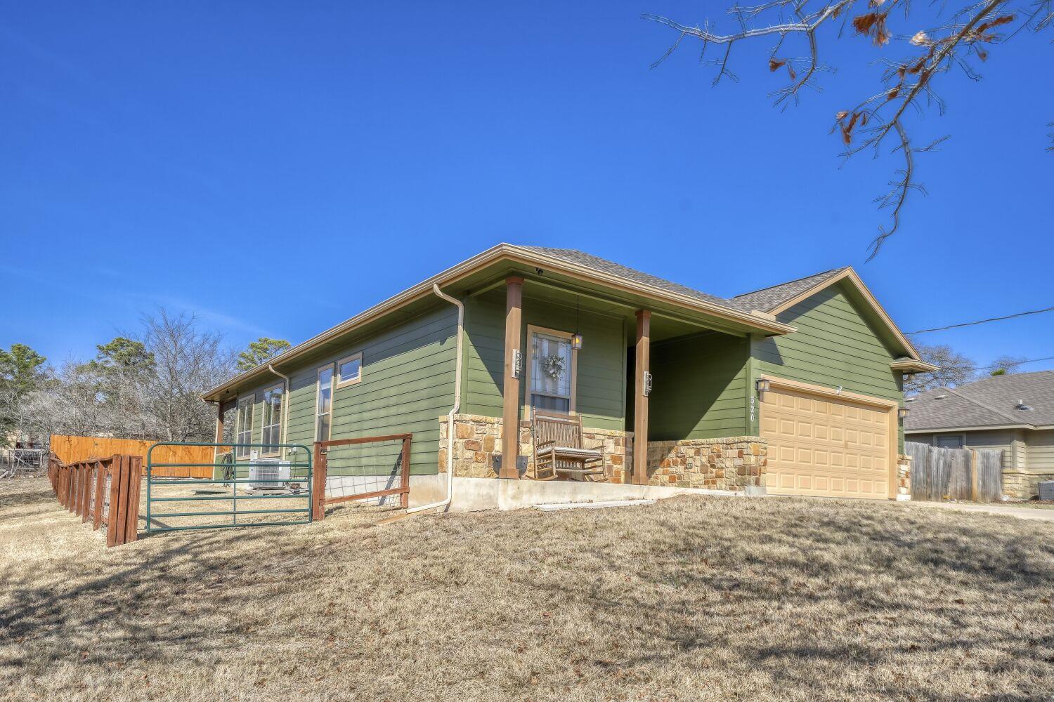 320 Kaanapali Ln, Bastrop, TX 78602