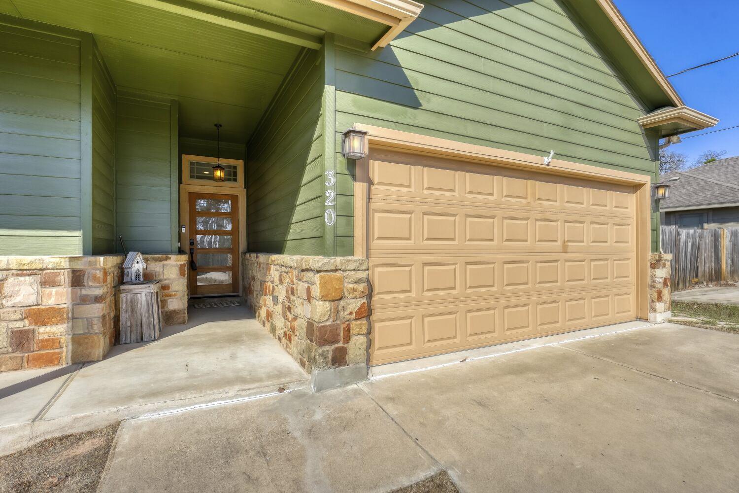 320 Kaanapali Ln, Bastrop, TX 78602