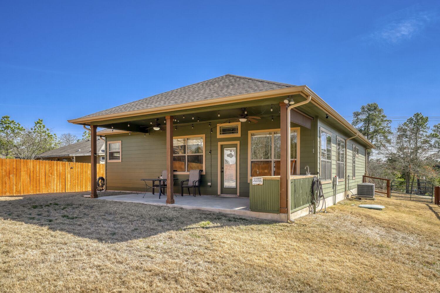 320 Kaanapali Ln, Bastrop, TX 78602