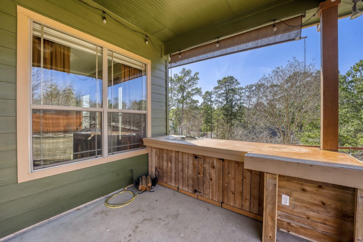 320 Kaanapali Ln, Bastrop, TX 78602