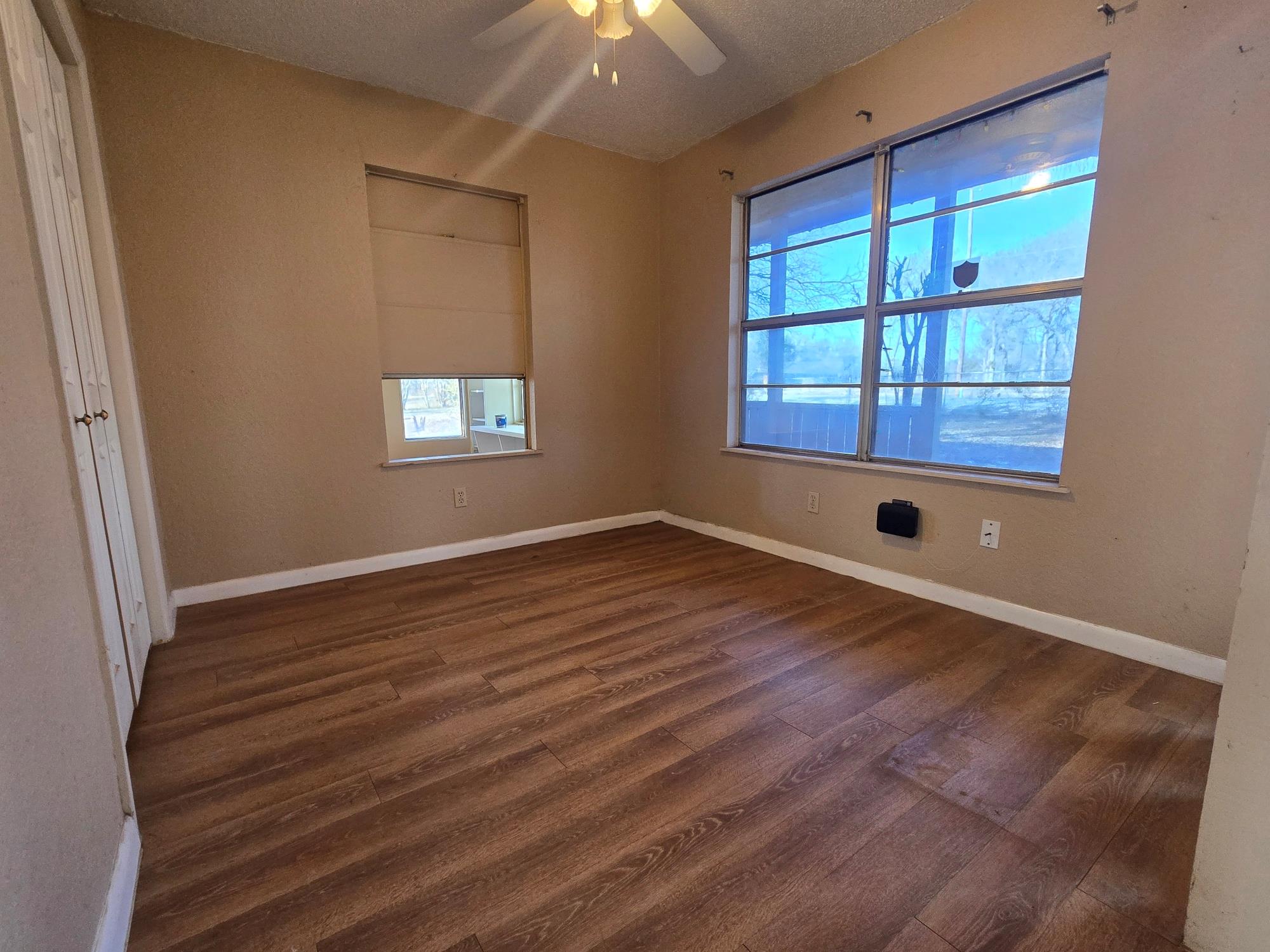 107 N Stony Mont Dr, Del Valle, TX 78617