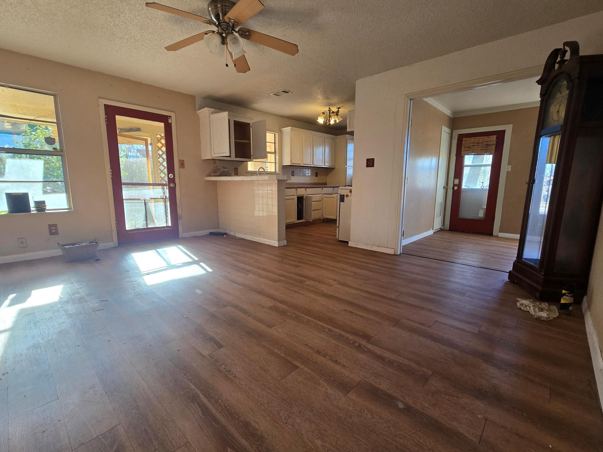 107 N Stony Mont Dr, Del Valle, TX 78617