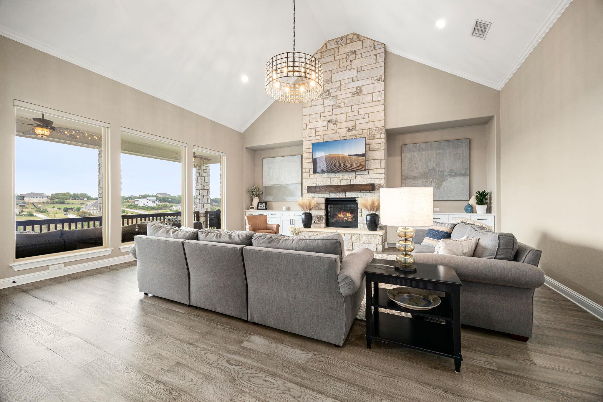 875 Spectacular Bid Dr, Austin, TX 78737