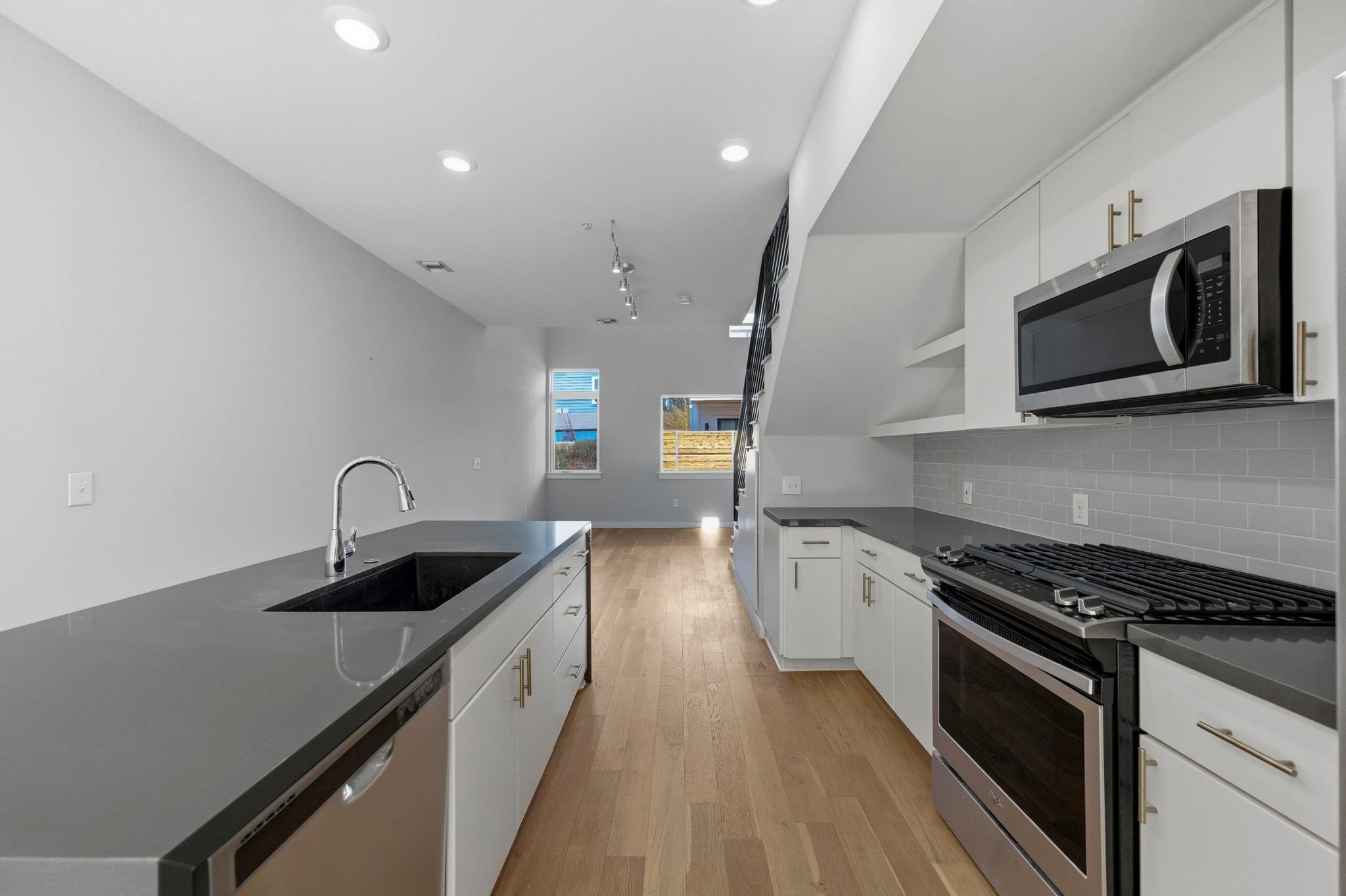 2002 E 7th St # 242, Austin, TX 78702