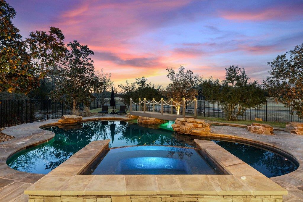 7916 Crandall Rd, Austin, TX 78739