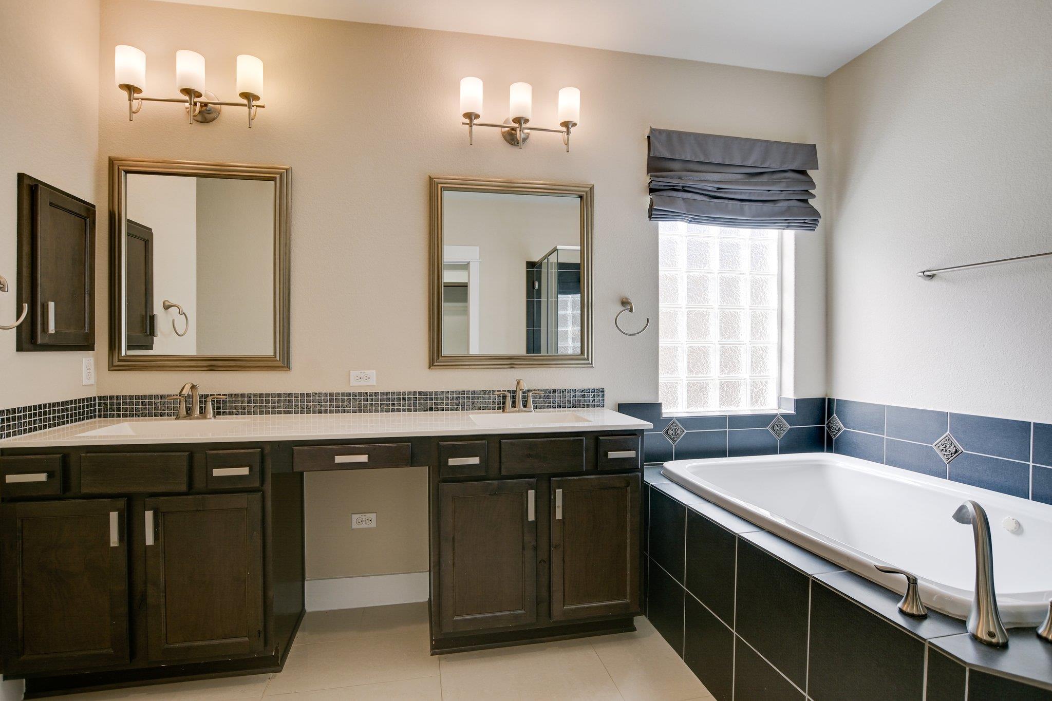 11913 Natures Bnd, Austin, TX 78753