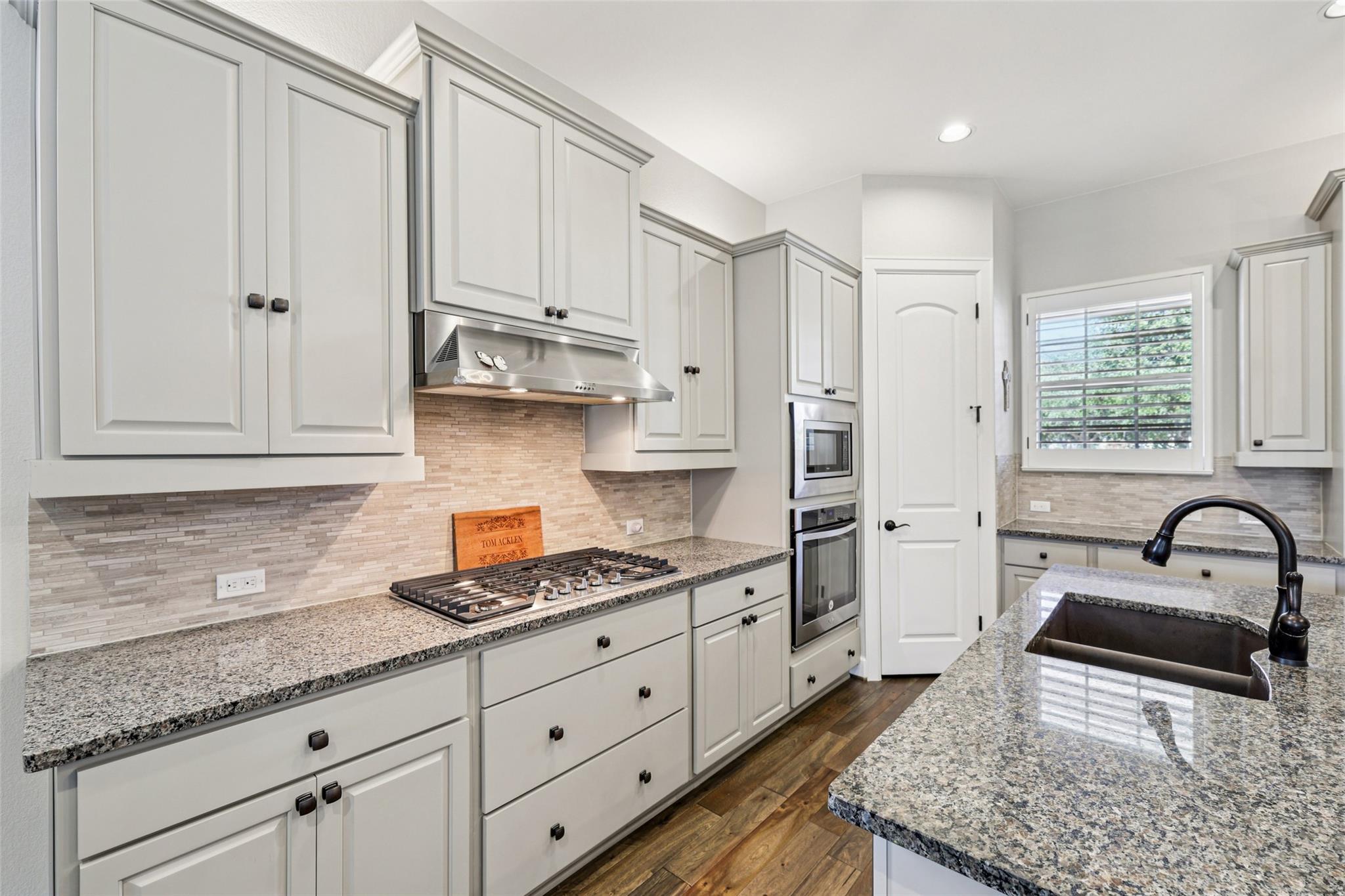 259 Sowing Oak Dr, San Marcos, TX 78666