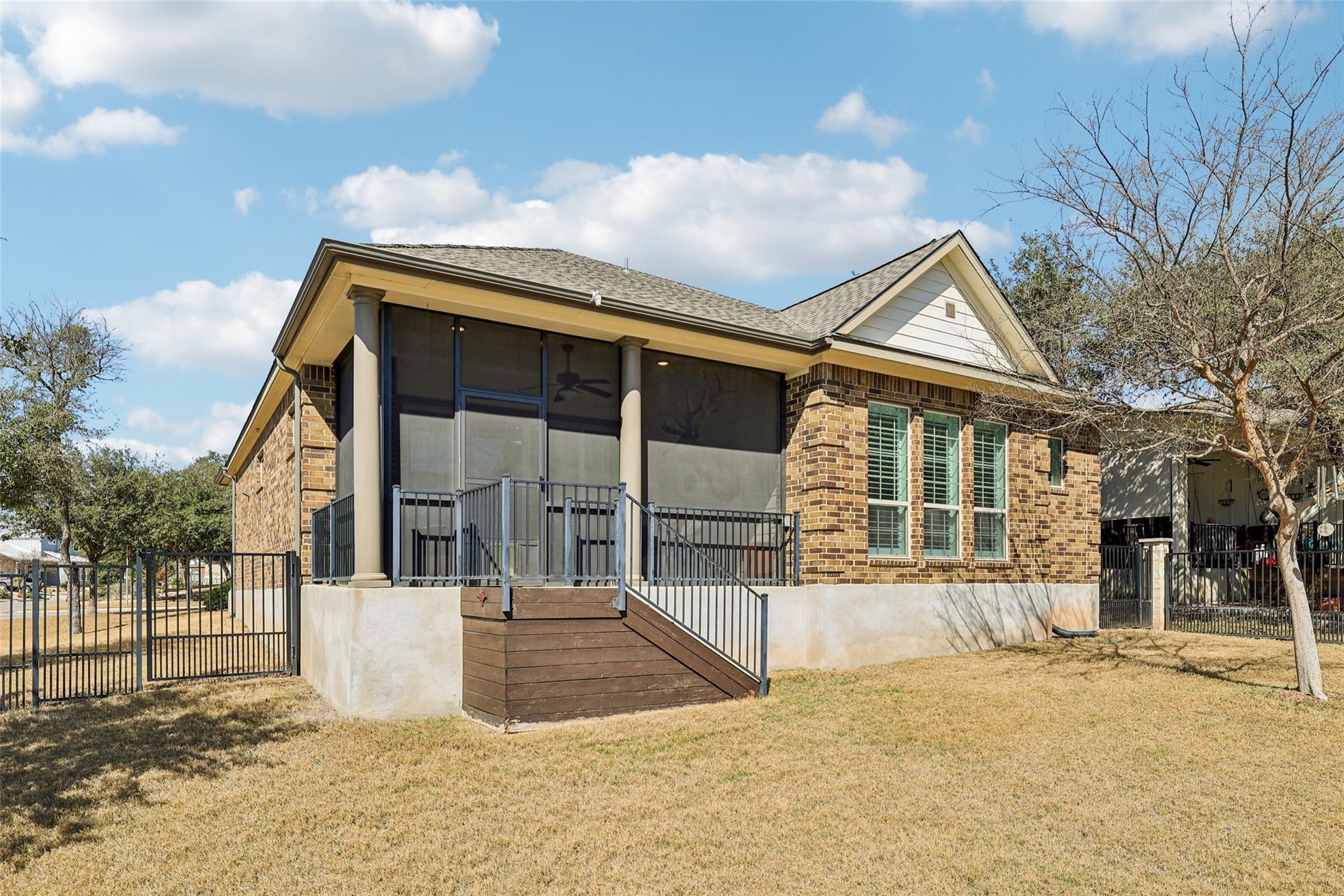 259 Sowing Oak Dr, San Marcos, TX 78666