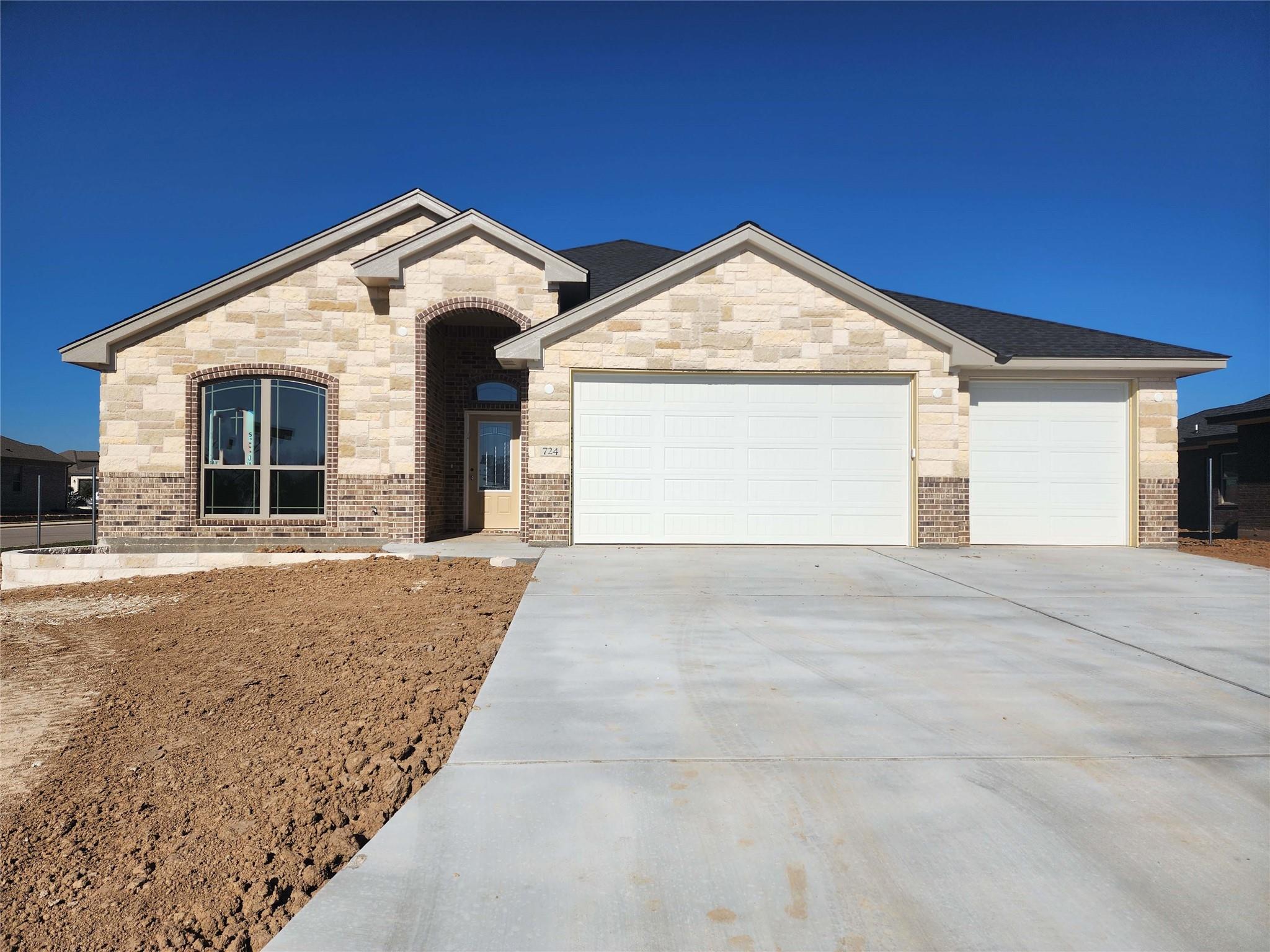 724 Golden Eagle Dr, Salado, TX 76571