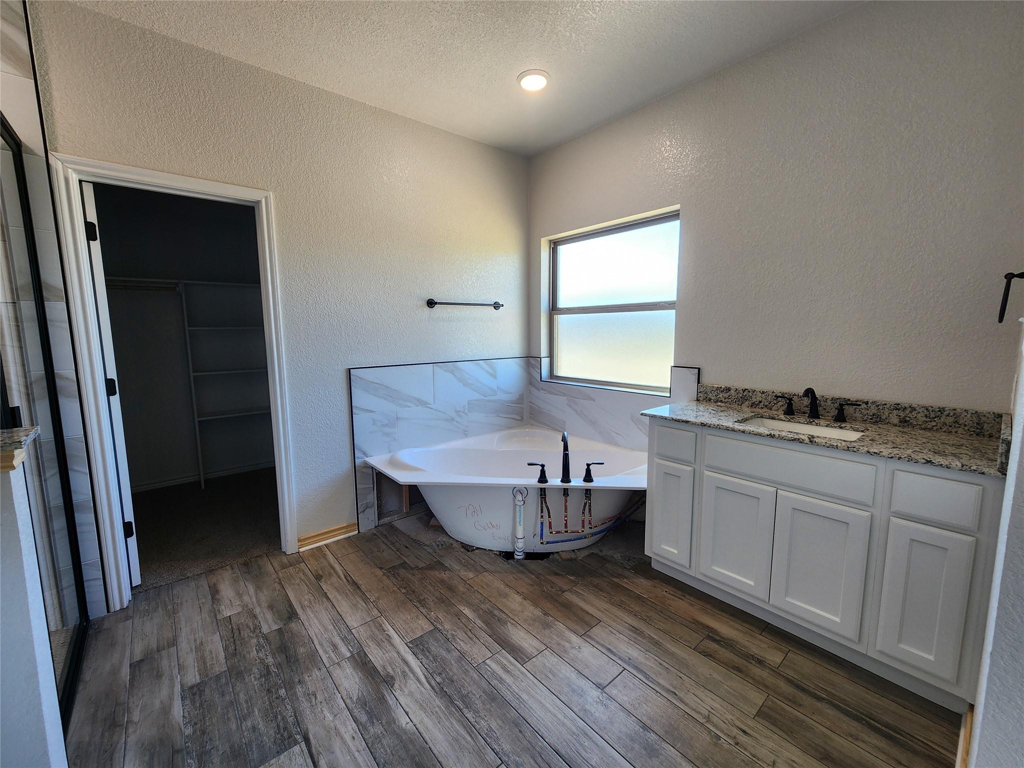 724 Golden Eagle Dr, Salado, TX 76571