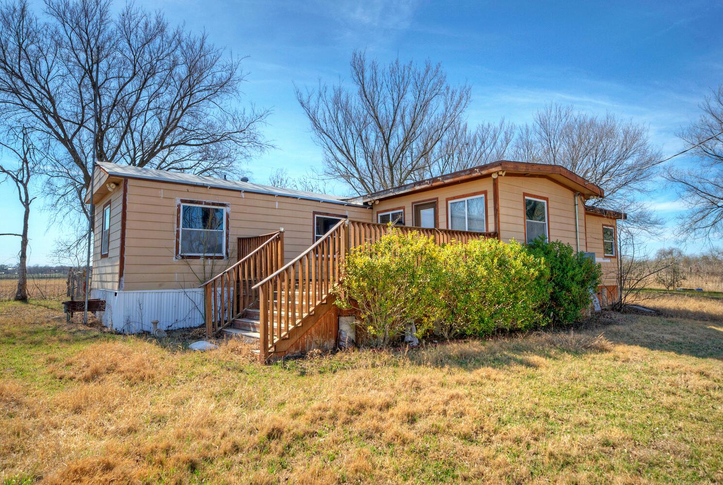 1800 Caldwell Ln, Del Valle, TX 78617