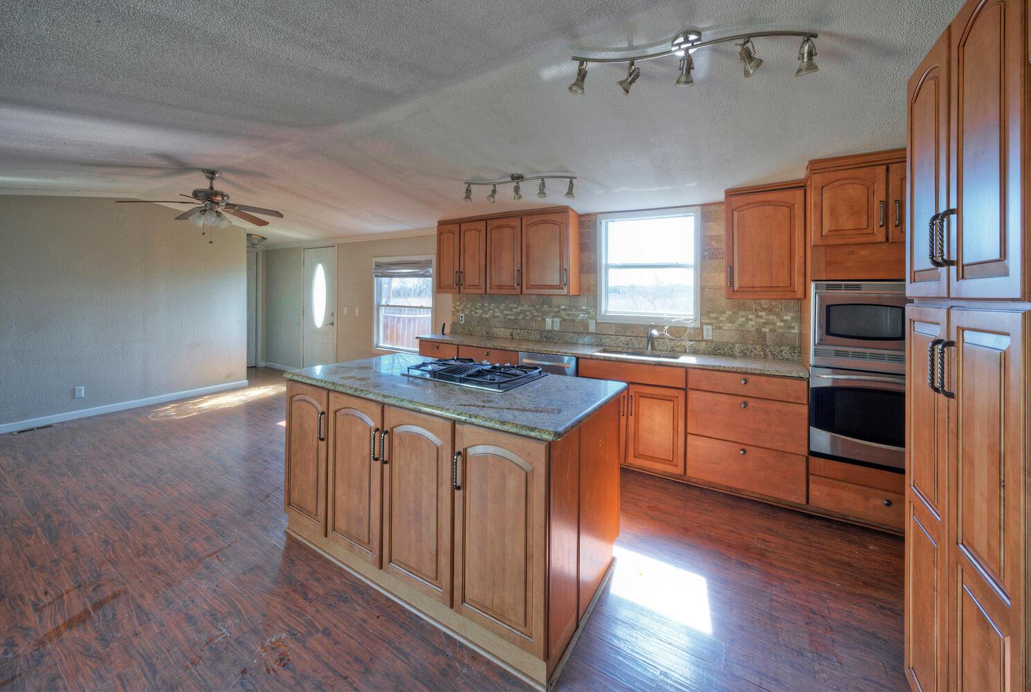 1800 Caldwell Ln, Del Valle, TX 78617