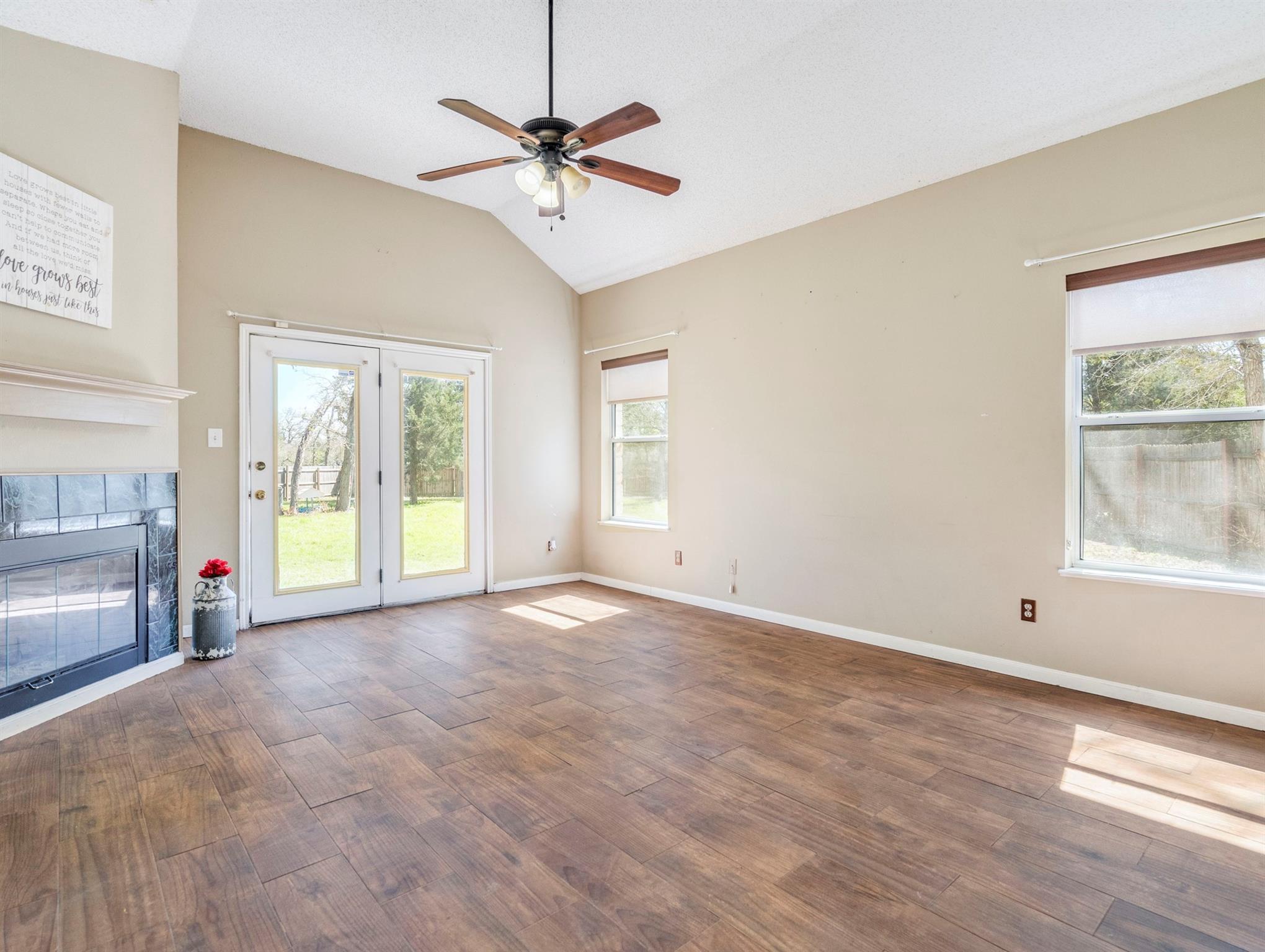 119 Briarwood Ln, Elgin, TX 78621