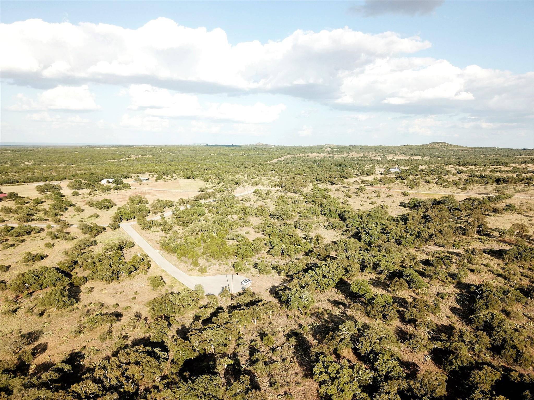 181 Kadens Blf, Round Mountain, TX 78663