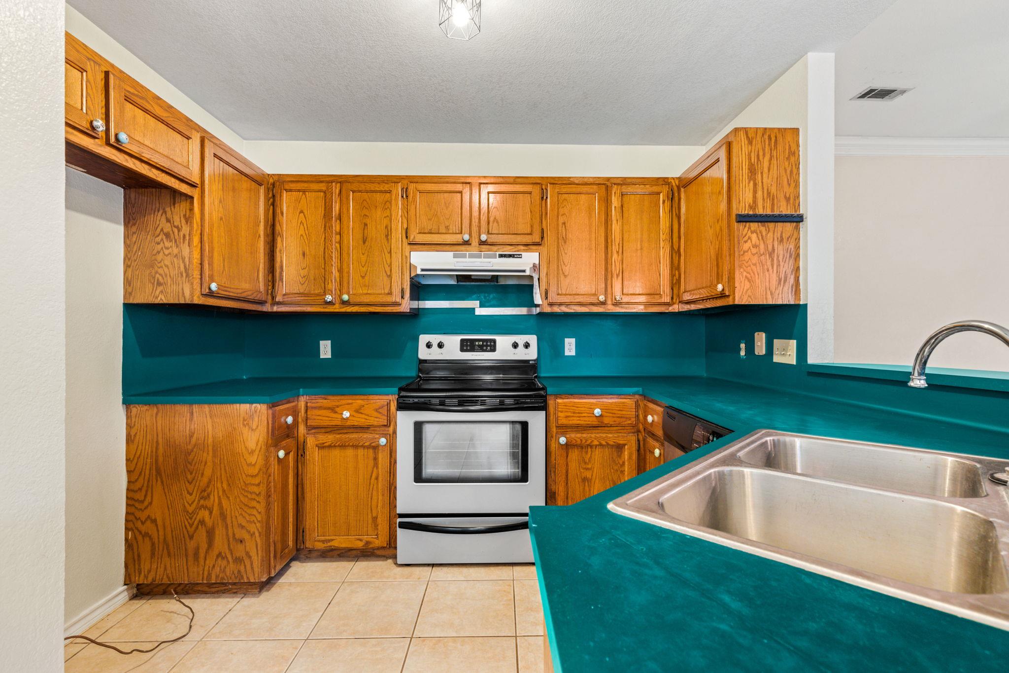 1502 Oak Knoll Ln, Lockhart, TX 78644