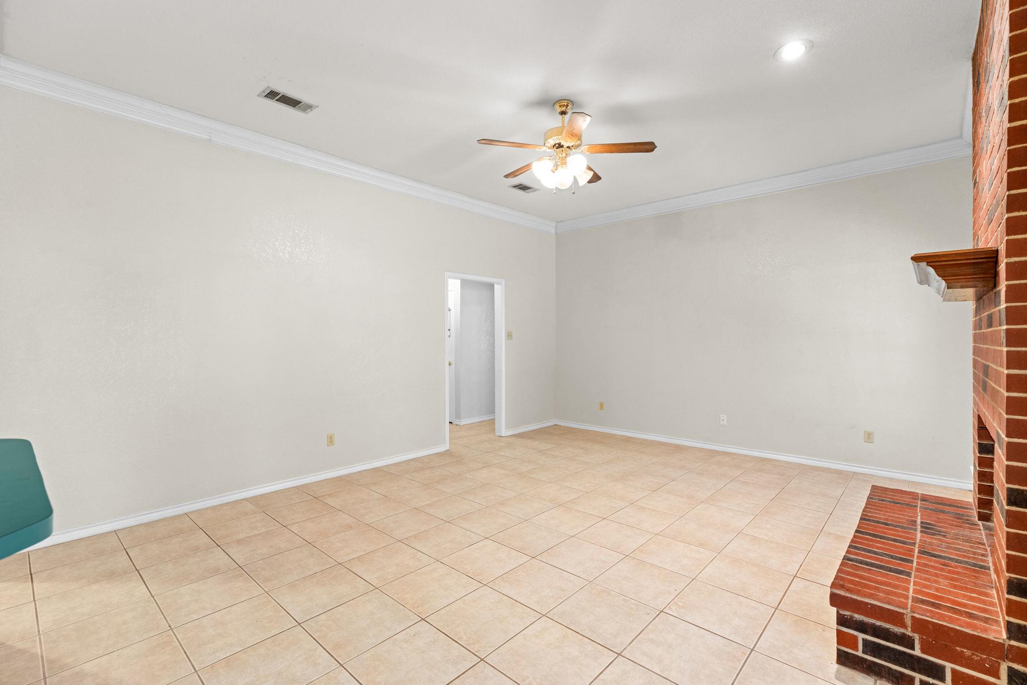 1502 Oak Knoll Ln, Lockhart, TX 78644