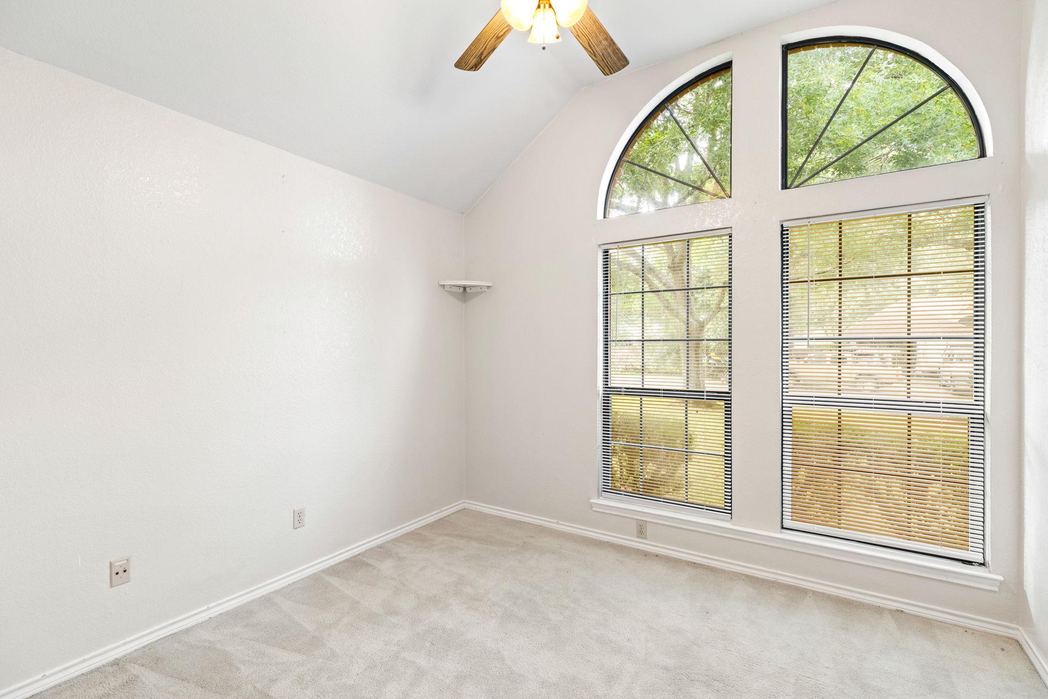 1502 Oak Knoll Ln, Lockhart, TX 78644