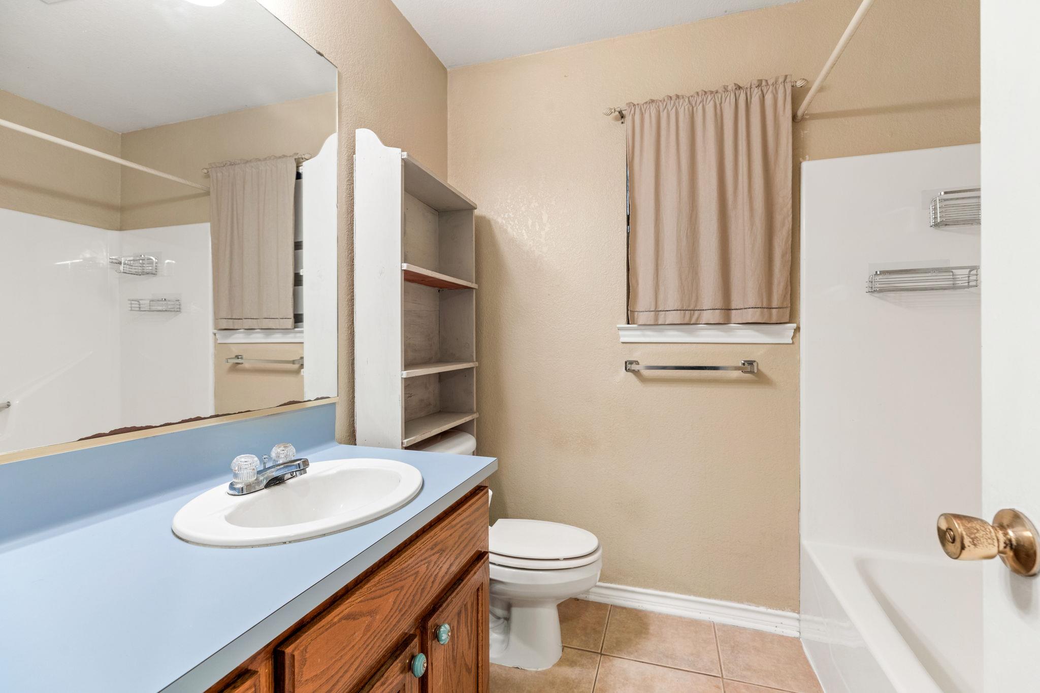 1502 Oak Knoll Ln, Lockhart, TX 78644