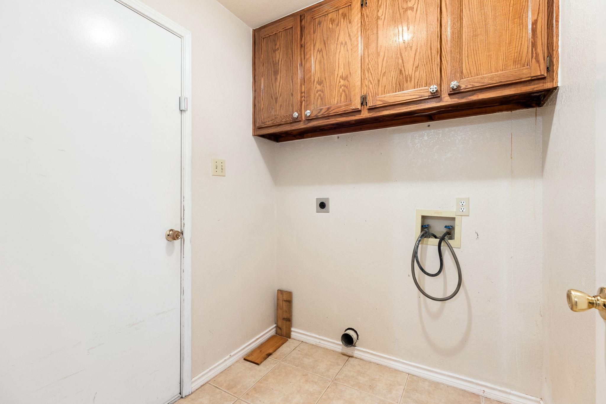 1502 Oak Knoll Ln, Lockhart, TX 78644