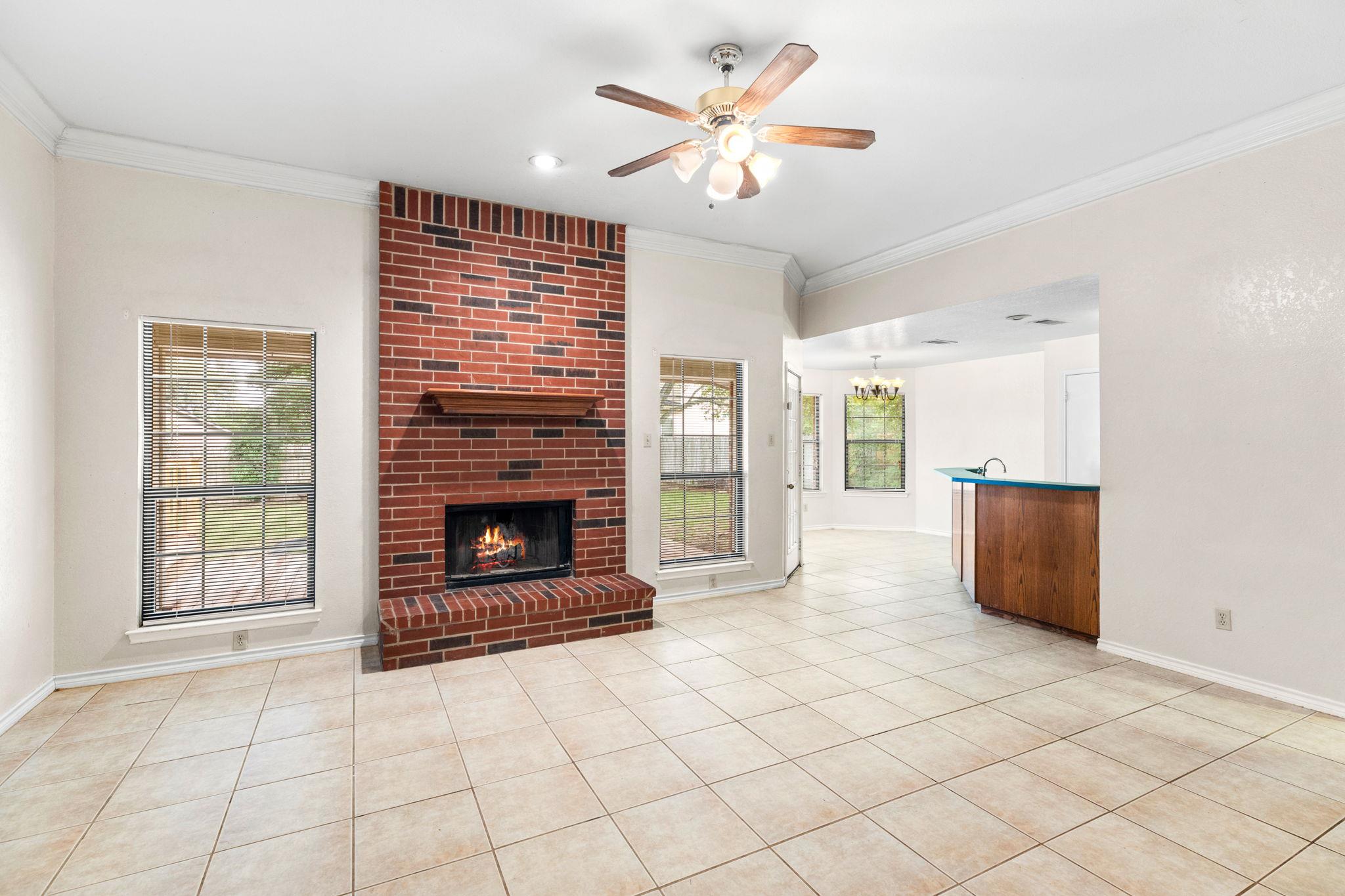 1502 Oak Knoll Ln, Lockhart, TX 78644