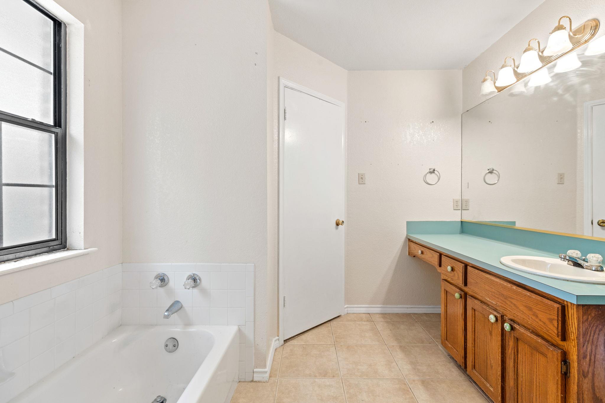 1502 Oak Knoll Ln, Lockhart, TX 78644