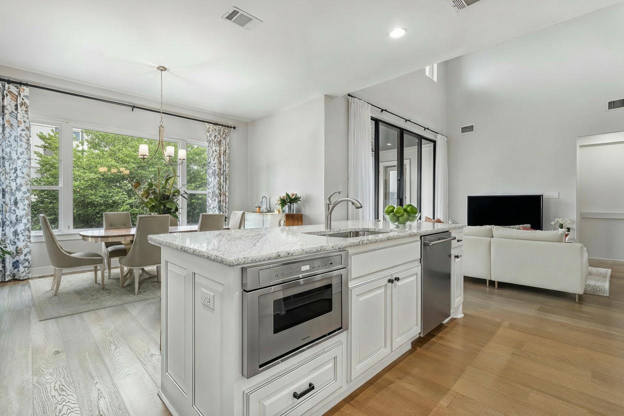 107 Cascading Waters Pl, Lakeway, TX 78734