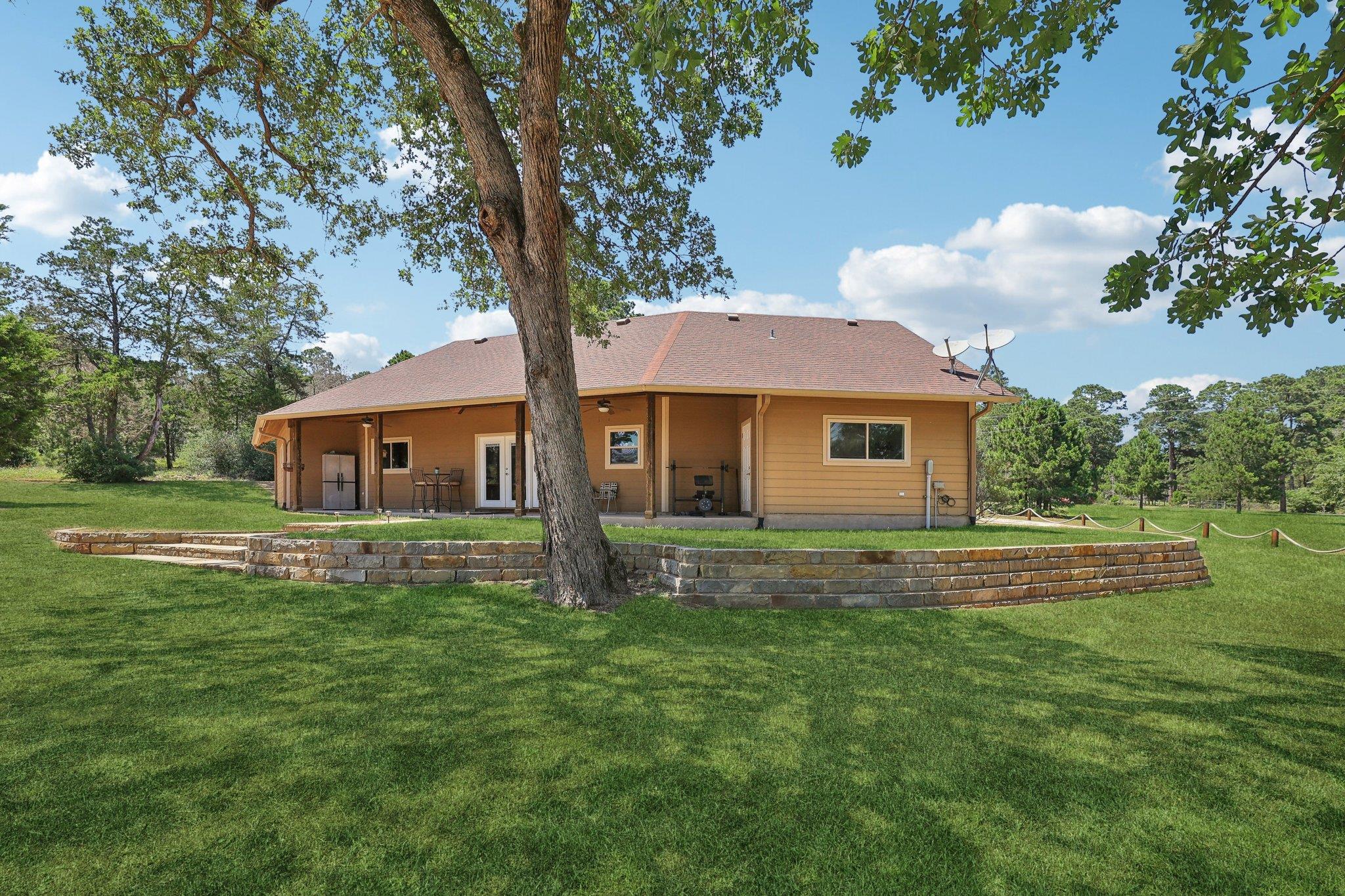 129 Country Air Dr, Bastrop, TX 78602