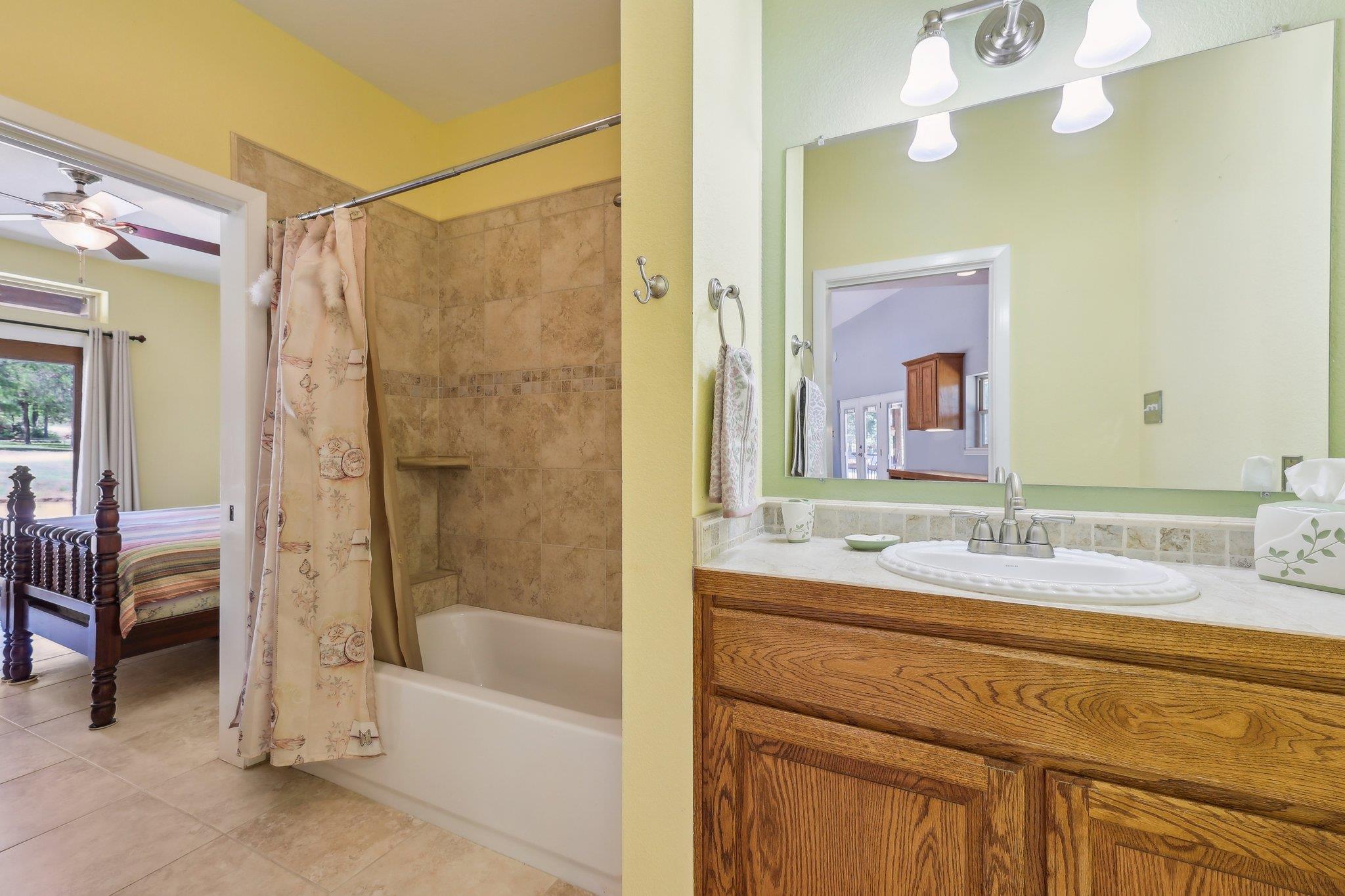 129 Country Air Dr, Bastrop, TX 78602