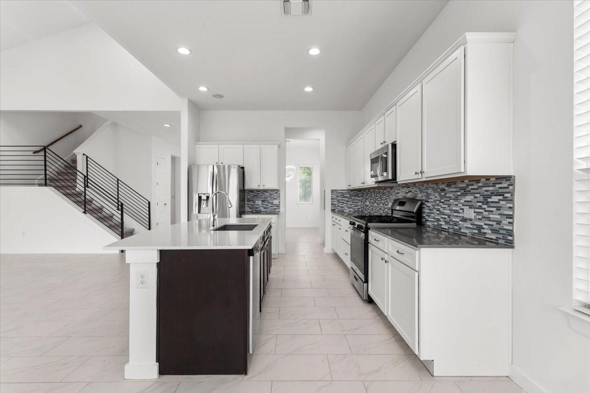 7201 Garnet Mill Ln, Austin, TX 78744