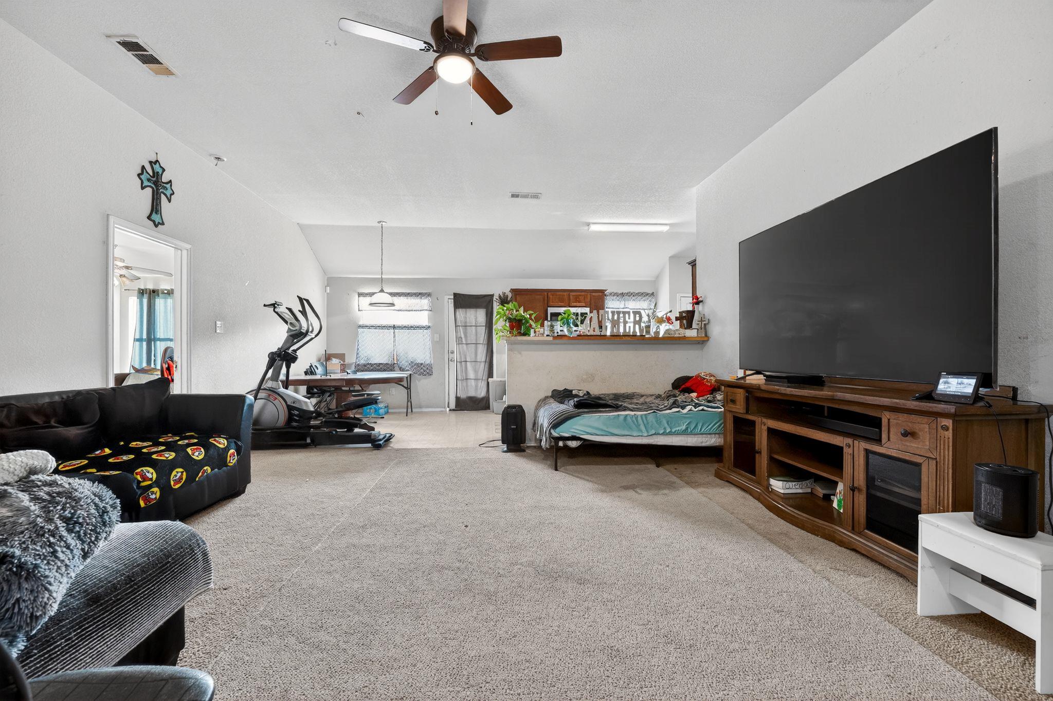 101 Soapstone Dr, Jarrell, TX 76537