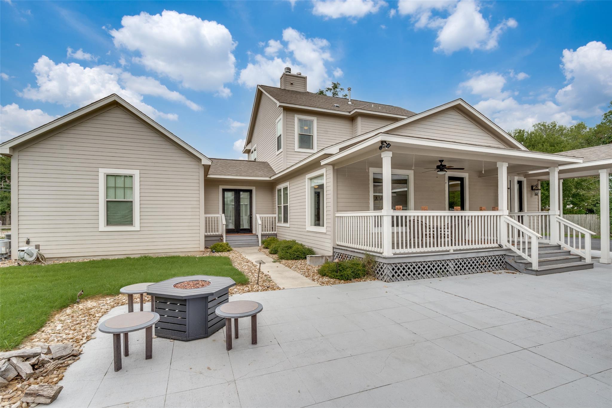 911 Farm St, Bastrop, TX 78602