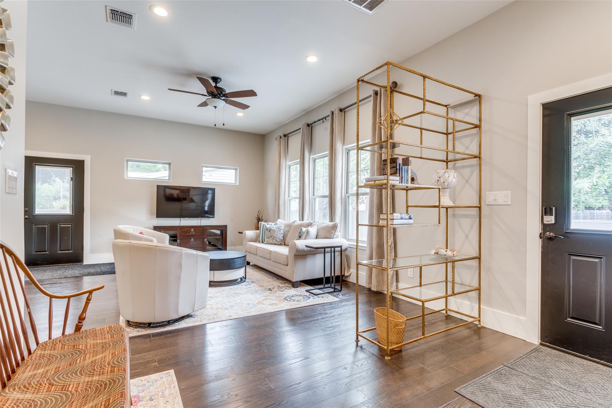 911 Farm St, Bastrop, TX 78602