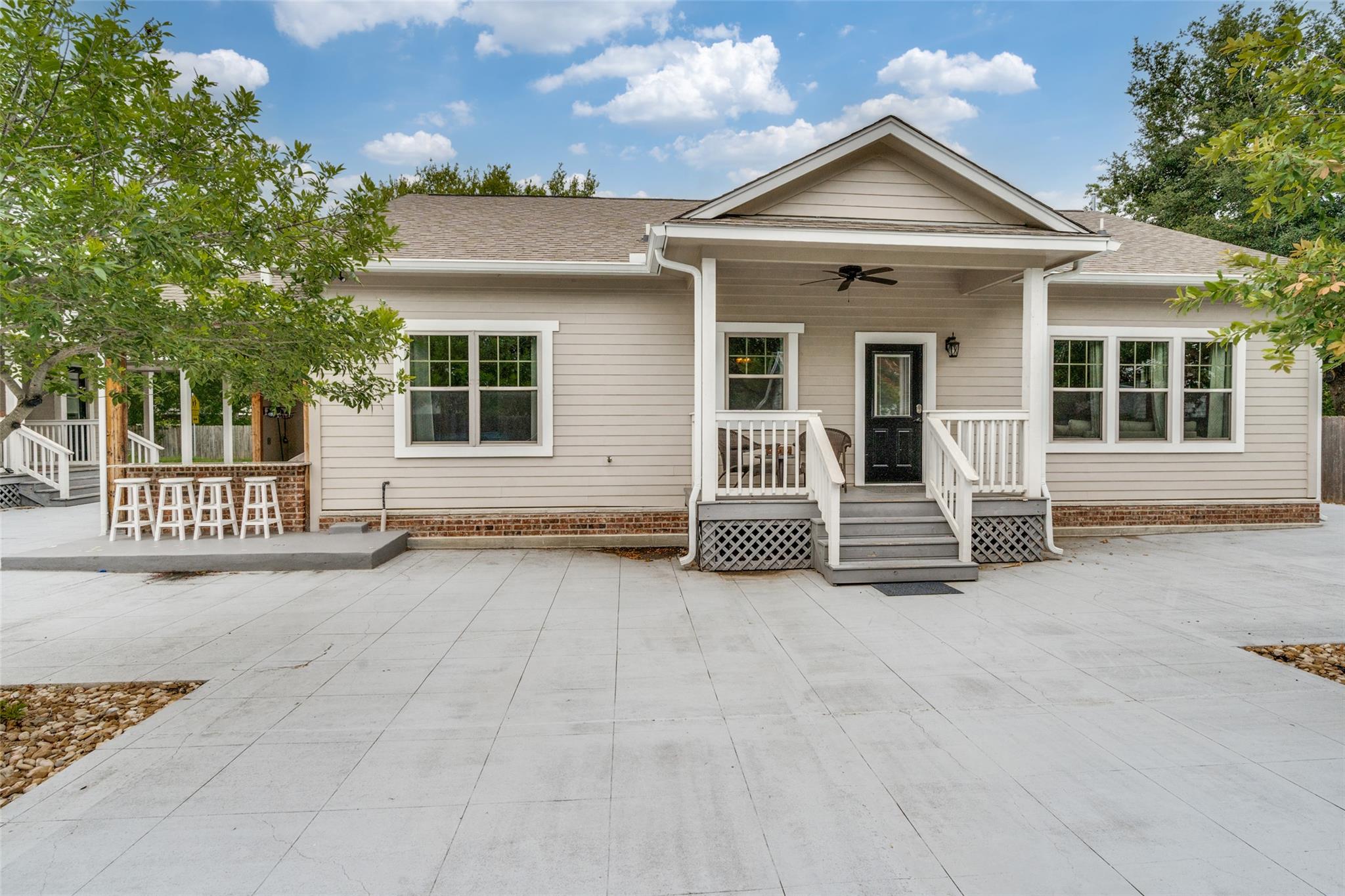 911 Farm St, Bastrop, TX 78602