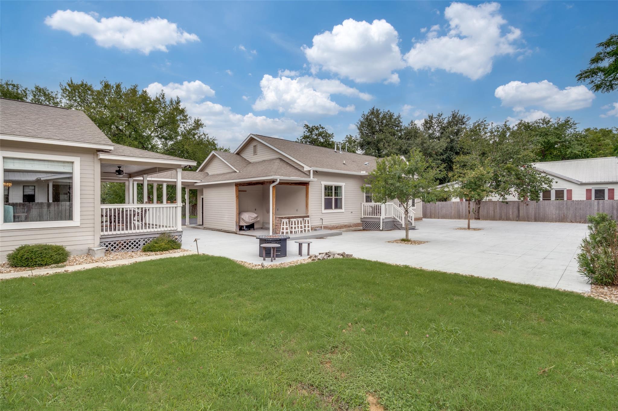 911 Farm St, Bastrop, TX 78602