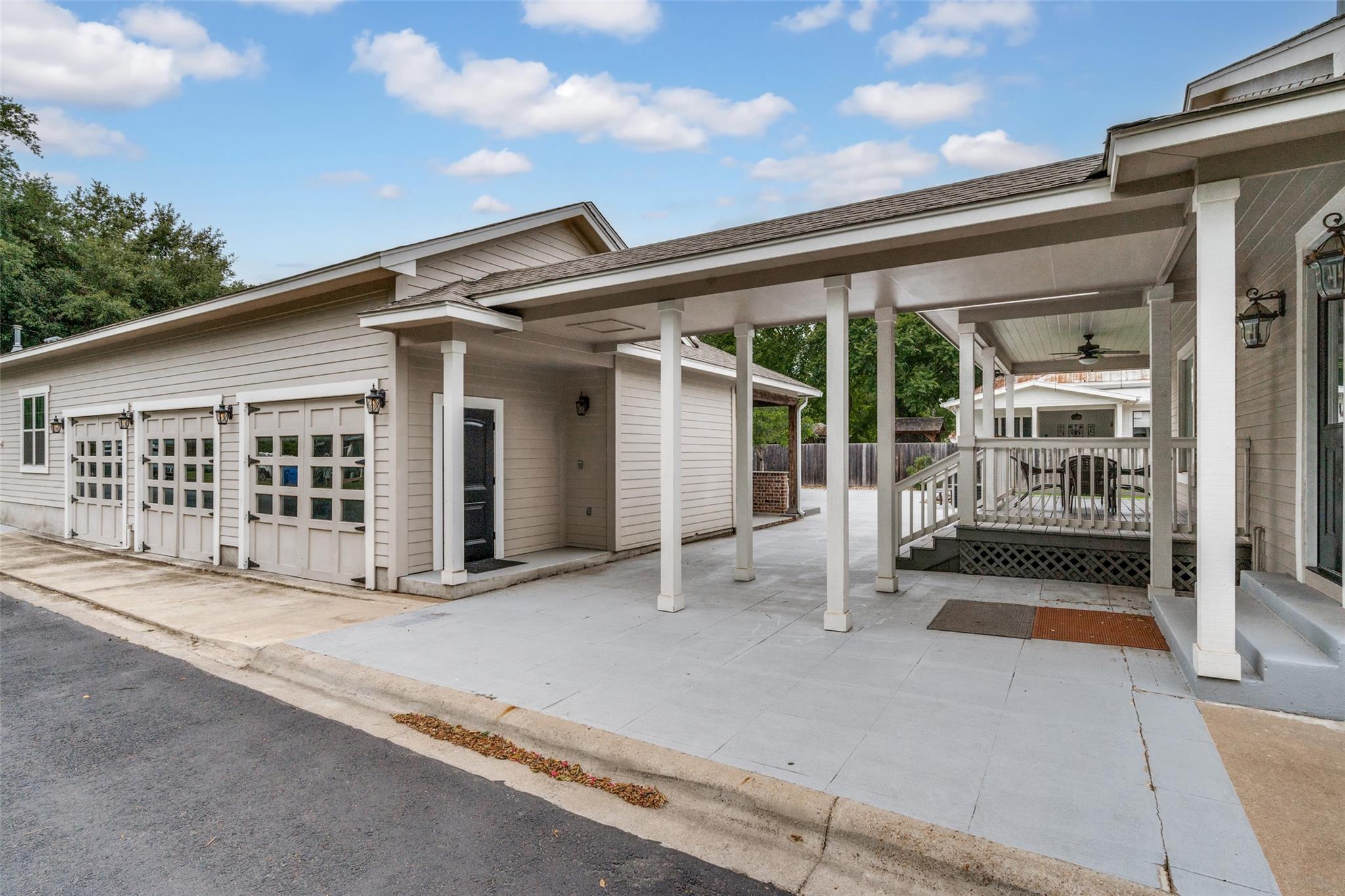 911 Farm St, Bastrop, TX 78602