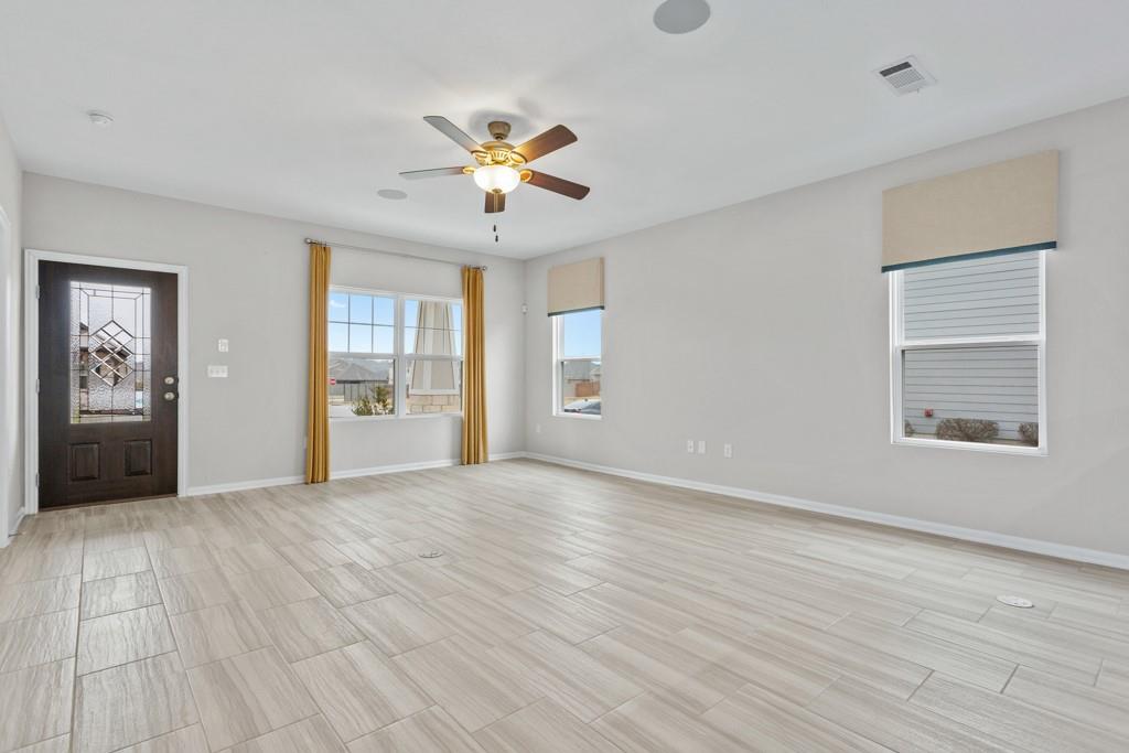 301 Clearlake Dr, Hutto, TX 78634