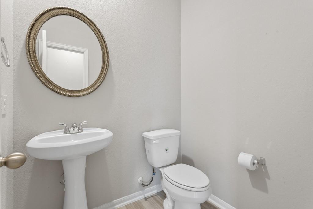 301 Clearlake Dr, Hutto, TX 78634