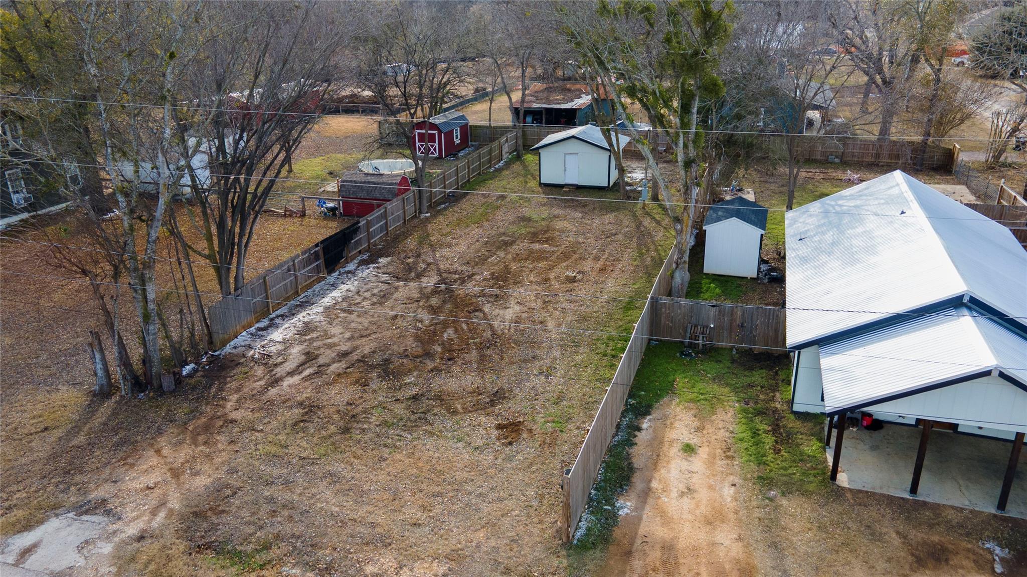 529 Giddings St, Lexington, TX 78947