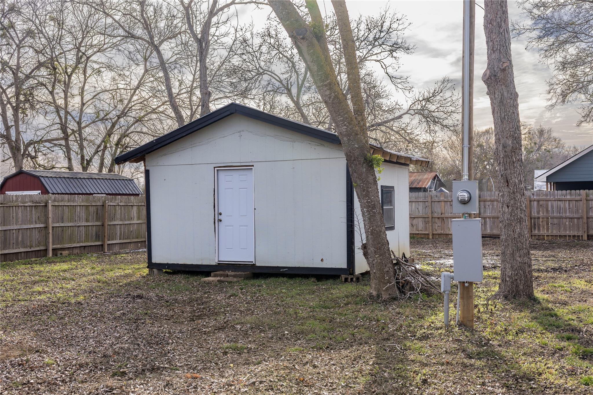 529 Giddings St, Lexington, TX 78947