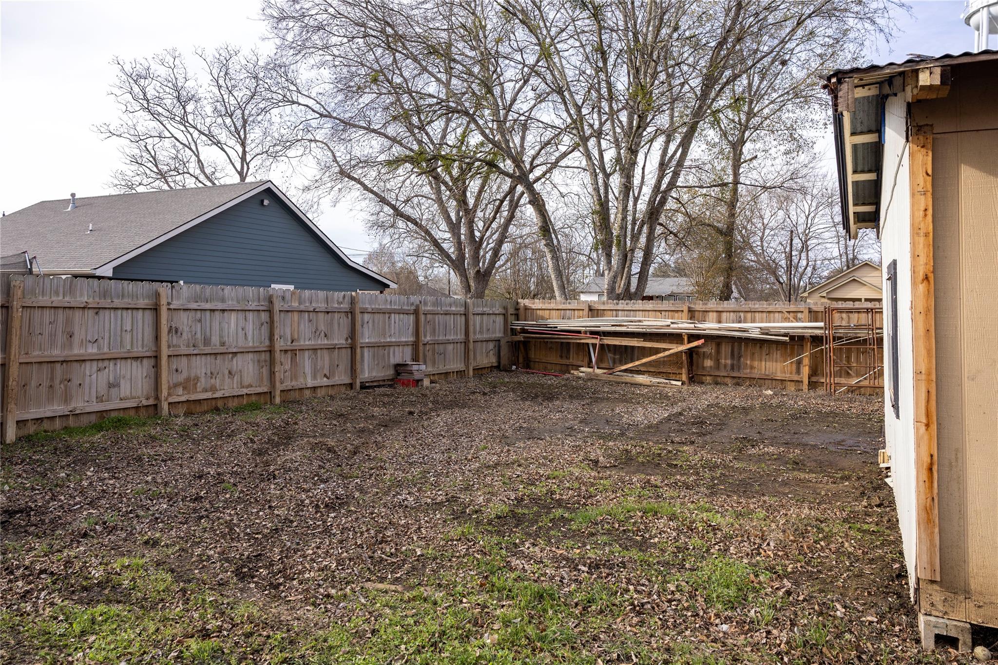 529 Giddings St, Lexington, TX 78947