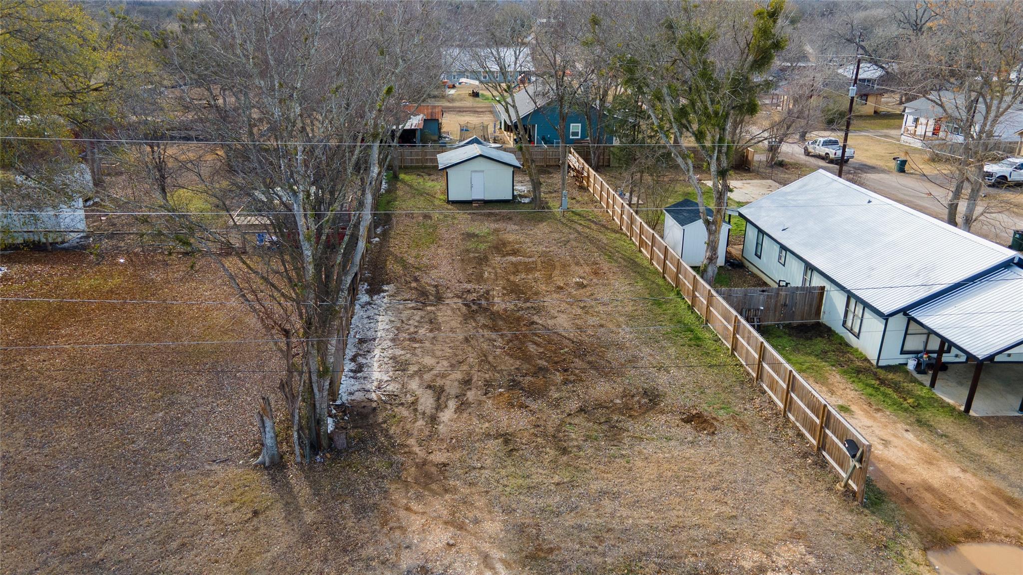 529 Giddings St, Lexington, TX 78947