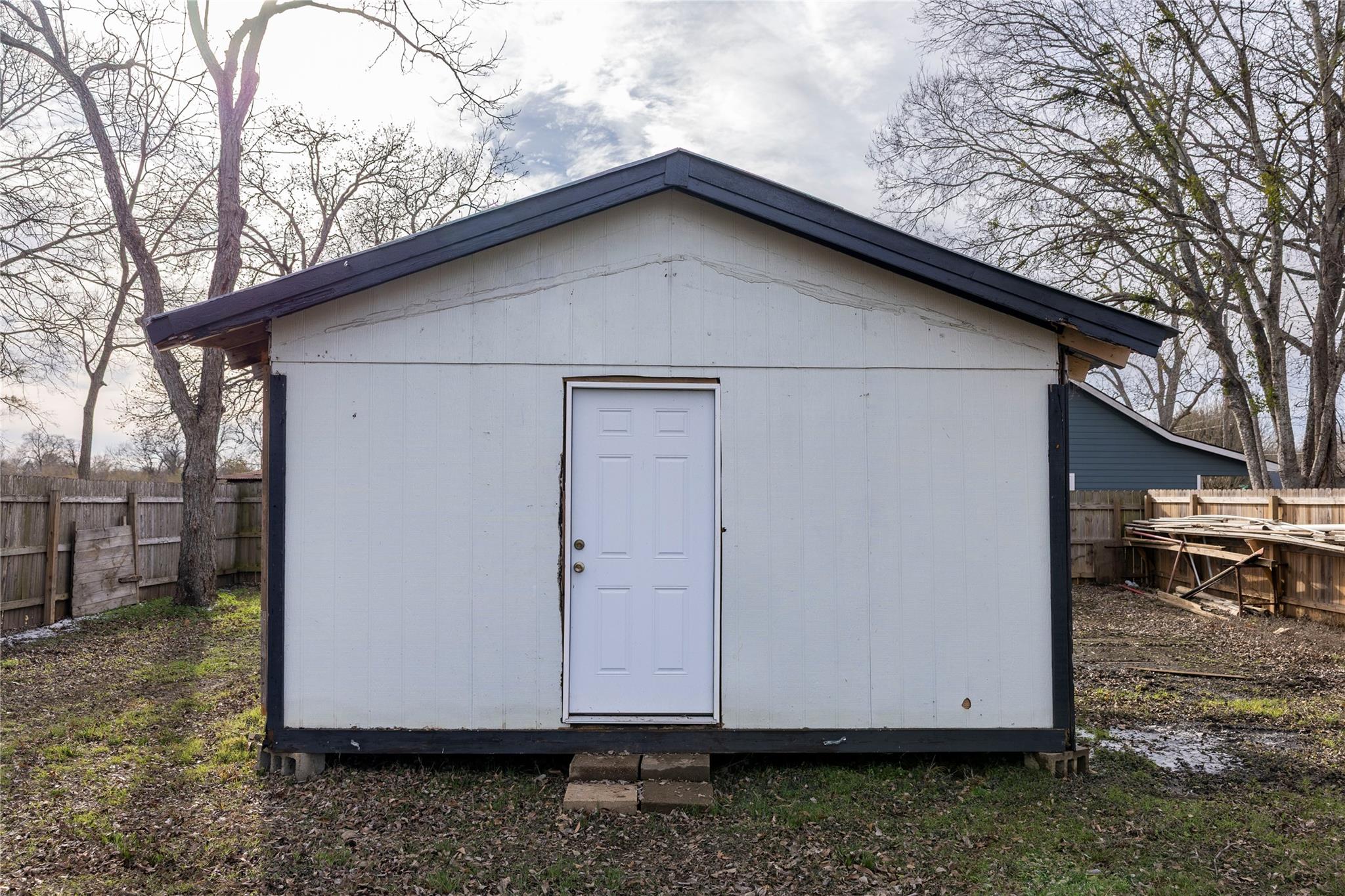 529 Giddings St, Lexington, TX 78947